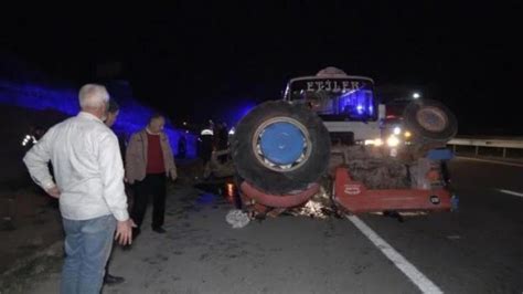 T­r­a­k­t­ö­r­ ­i­l­e­ ­m­i­n­i­b­ü­s­ ­ç­a­r­p­ı­ş­t­ı­:­ ­2­ ­ö­l­ü­,­ ­8­ ­y­a­r­a­l­ı­